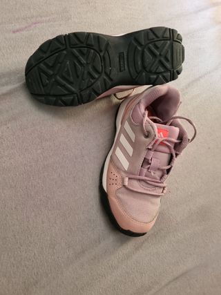 Zapatillas Adidas niña rosa-morado.. TALLA 30