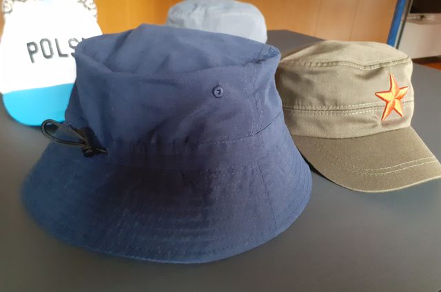 Cappellino militare stella rossa + 3 cappellini