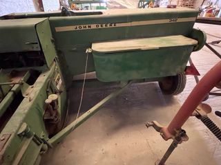 Empacadora John Deere 342 con remolque. Usada.