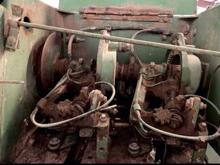 Empacadora John Deere 342 con remolque. Usada.