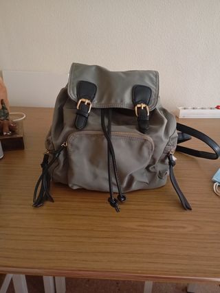Mochila gris - Negra