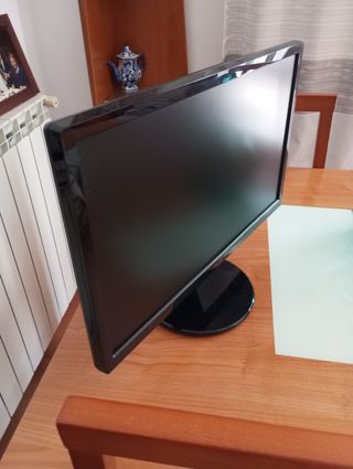 Ordenador torre negro