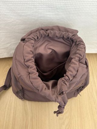 Mochila acolchada Oysho lila. Nueva.