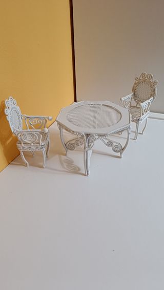 Muebles jardín casa de muñecas: mesa y sillas