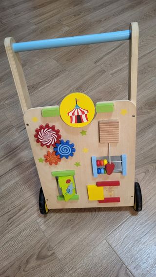 Corre pasillos de madera