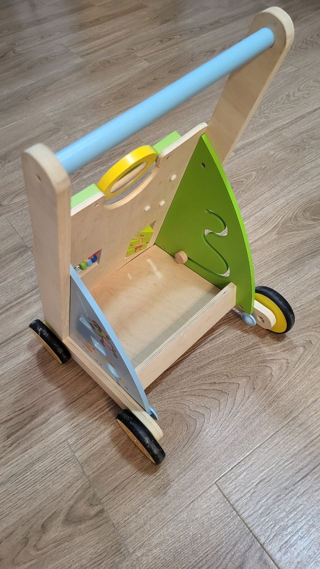 Corre pasillos de madera