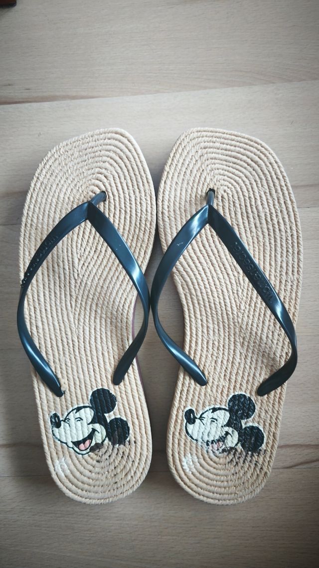 Sandalias Mickey Mouse beige