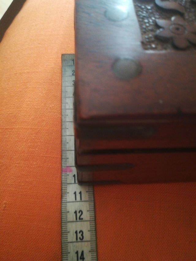 Cofre madera tallada antiguo