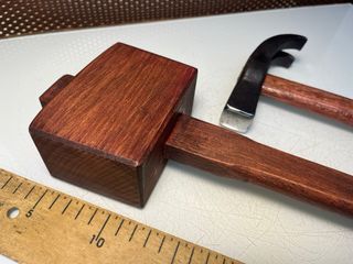 Maza y martillo carpintero