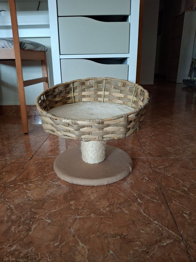 Cama gato mimbre con rascador