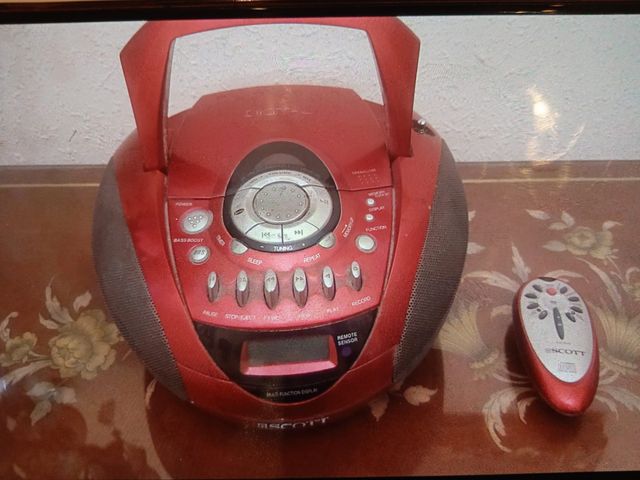 Radio CD ESCOTT rojo