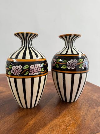 Coppia di vasi art déco.
