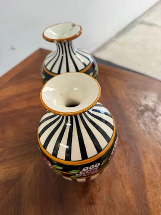 Coppia di vasi art déco.