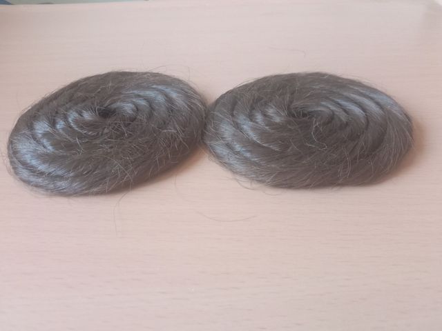 2 Moños cabello sintético marrones,laterales.