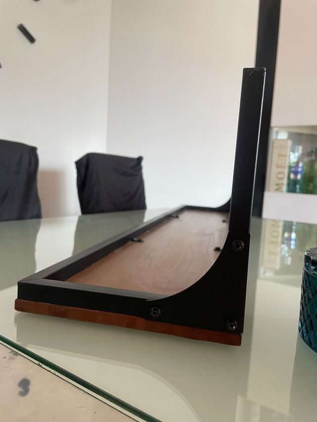 Estante madera y metal negro