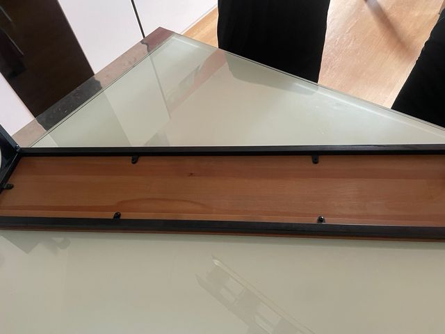 Estante madera y metal negro