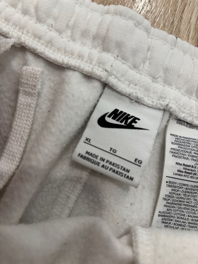 Shorts Nike Swoosh blancos