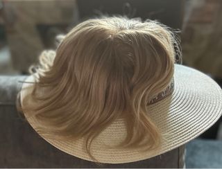 Peluca con flequillo natural