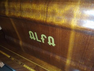 Máquina coser Alfa antigua