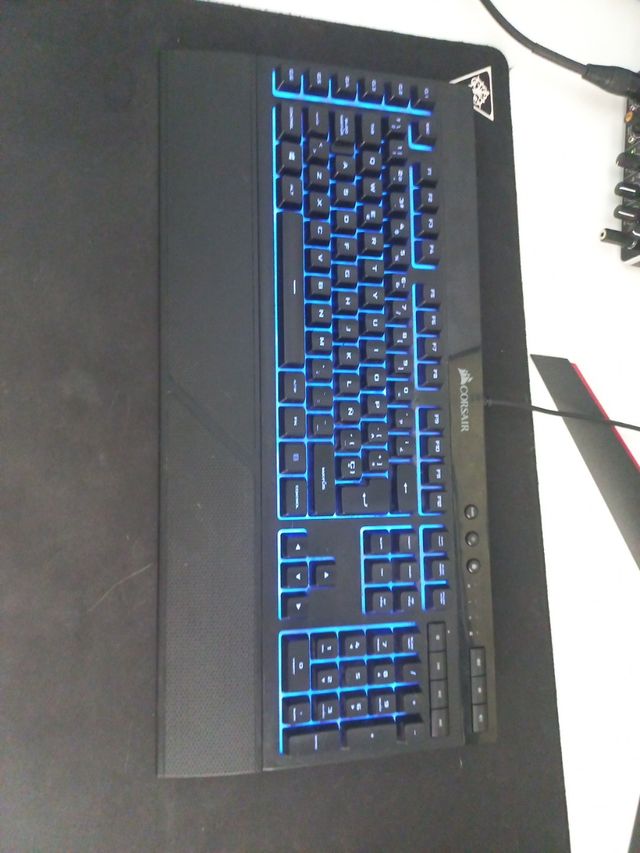 Teclado Corsair K55 RGB PRO