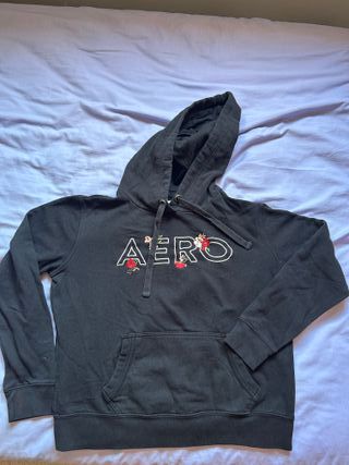 Sudadera Aeropostale negra con flores