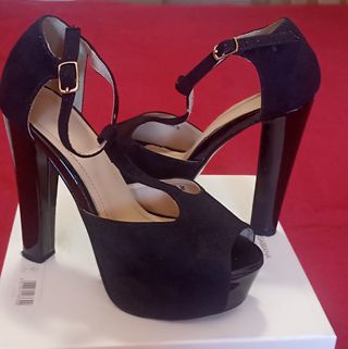 Zapatos tacón aguja negros
