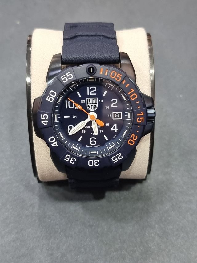 Luminox : NAVY SEAL STELL 3250 TIME DATA SERIES/35