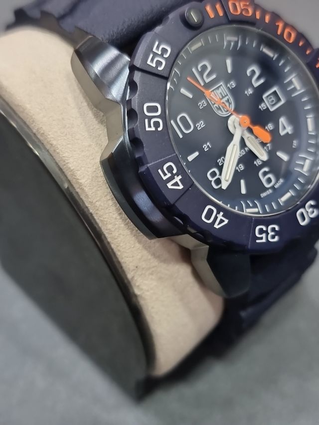 Luminox : NAVY SEAL STELL 3250 TIME DATA SERIES/35