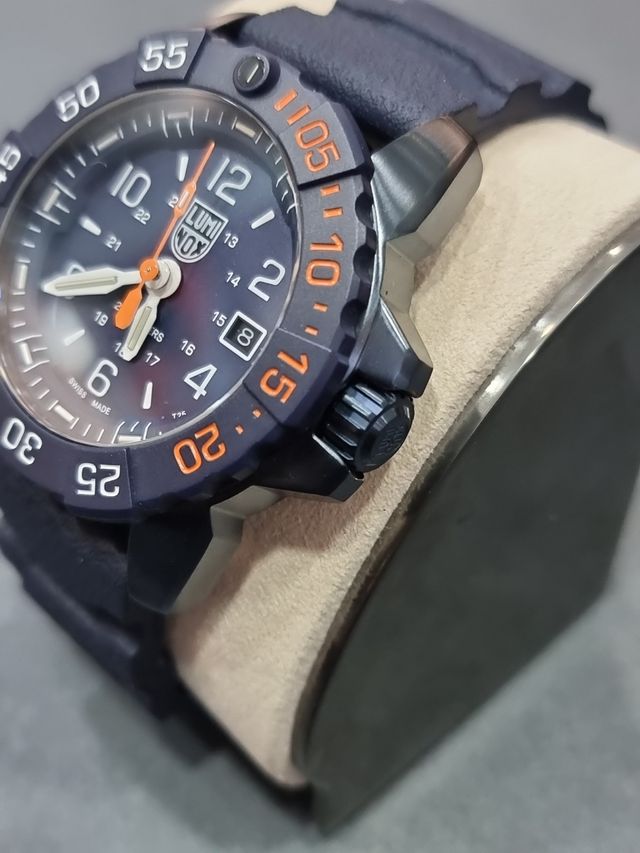 Luminox : NAVY SEAL STELL 3250 TIME DATA SERIES/35