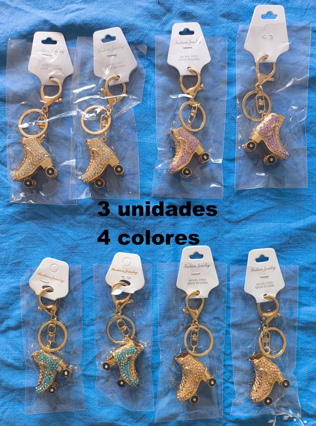 3 llaveros forma patín brillantes