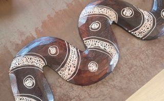 Serpiente tallada en madera