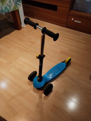 Patinete triciclo infantil azul
