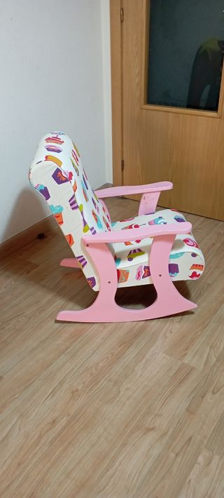 Sillón mecedora infantil cupcakes