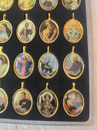 Medallas Santos - Doradas, Multicolor