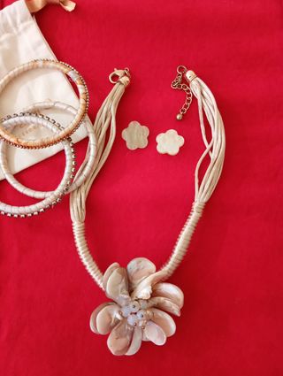 Collar y Pulseras Nacar Beige