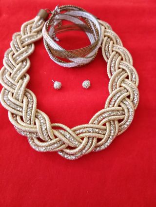 Collar y Pulsera dorados