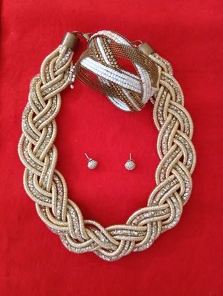 Collar y Pulsera dorados
