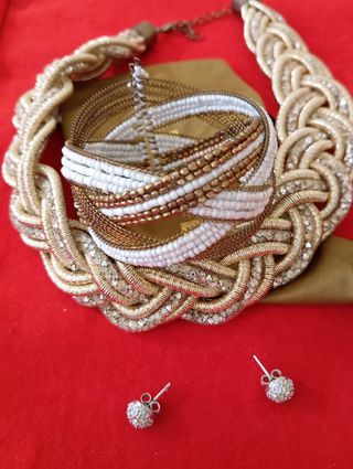 Collar y Pulsera dorados