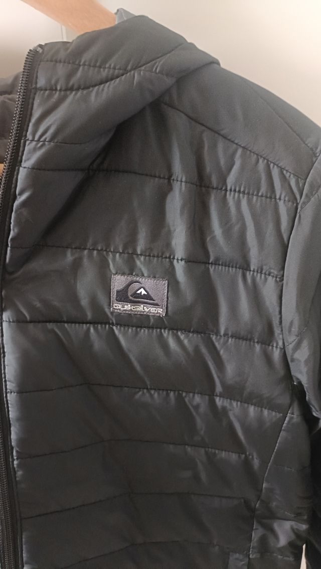 Chaquetón Rip Curl negro reversible en negro-gris.