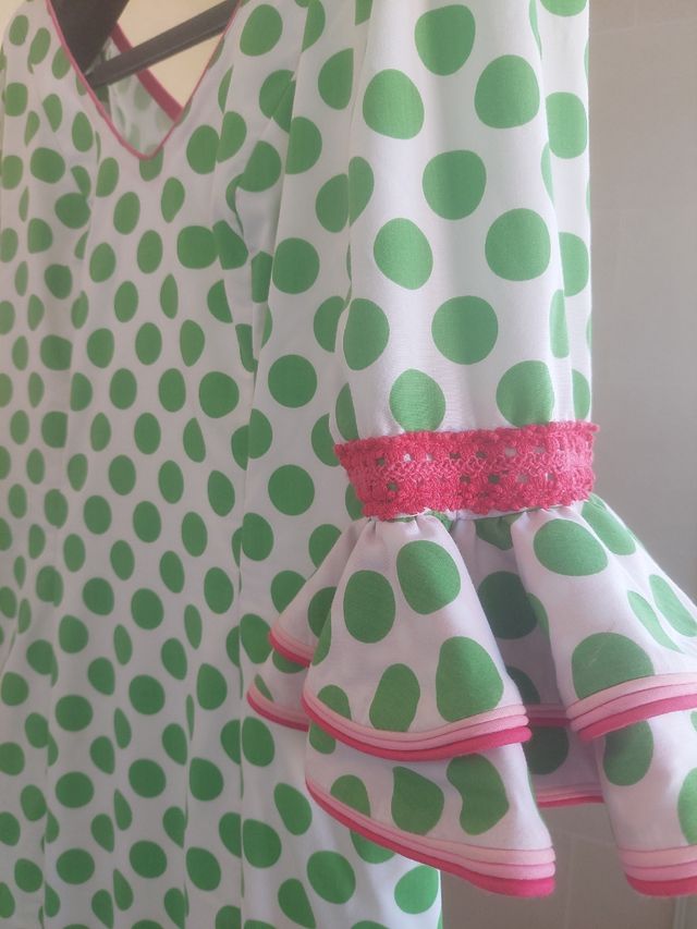 Traje gitana lunares verde-rosa