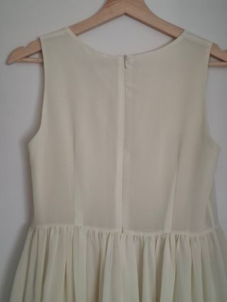 Vestido fluído Kling color crema. Talla XS.