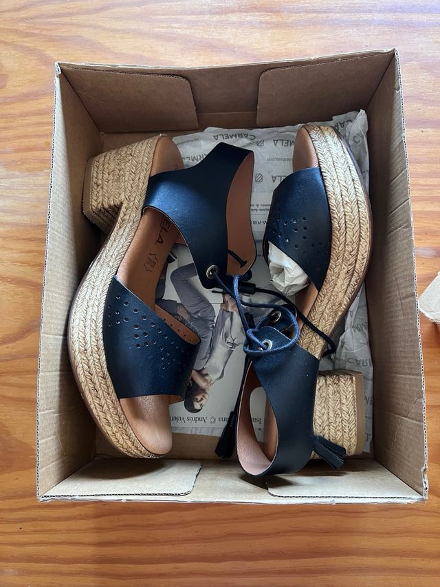 Sandalias Carmela negras tacón