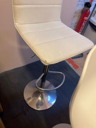 3 Taburetes blancos de cocina