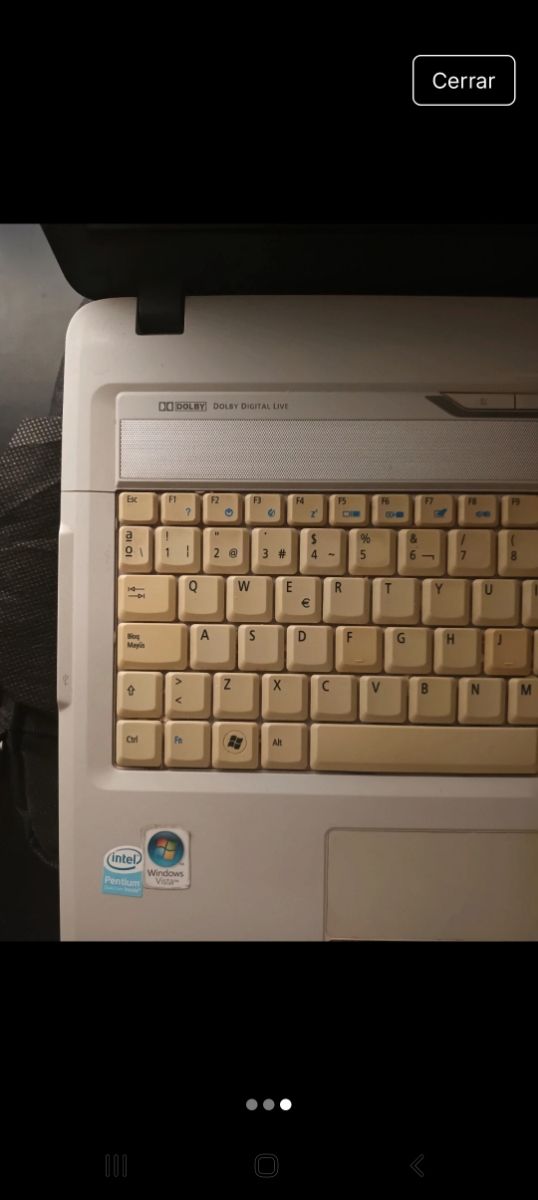 Portátil blanco y beige