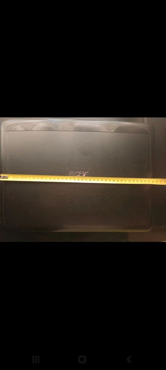 Portátil blanco y beige