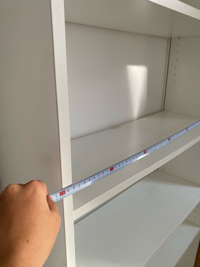 Estantería blanca de madera