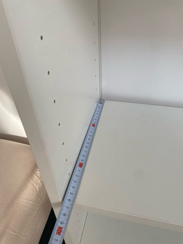 Estantería blanca de madera