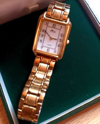 RELOJ LOTUS DE PULSERA. DORADO ACERO INOXIDABLE