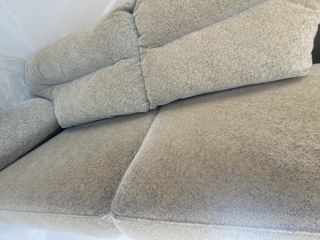 Sofá 3 plazas gris jaspeado.Urge por mudanza.Nuevo