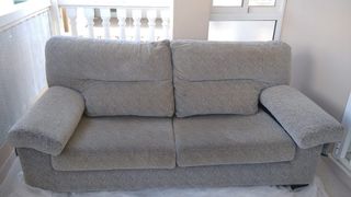 Sofá 3 plazas gris jaspeado.Urge por mudanza.Nuevo